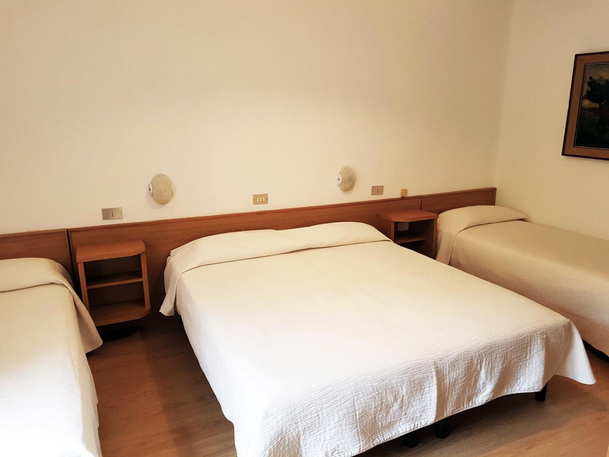Albergo Miralaghi Padergnone Szoba fotó